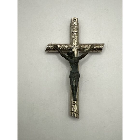 Vintage Silver Tone Metal Crucifix Pendant With INRI Detail - Picture 1 of 4